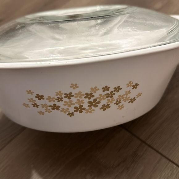 Libby’s 2 quart casserole dish with lid - Picture 1 of 7